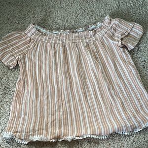 Beautiful tan/white cropped shirt. Light weight, perfect for warm weather.